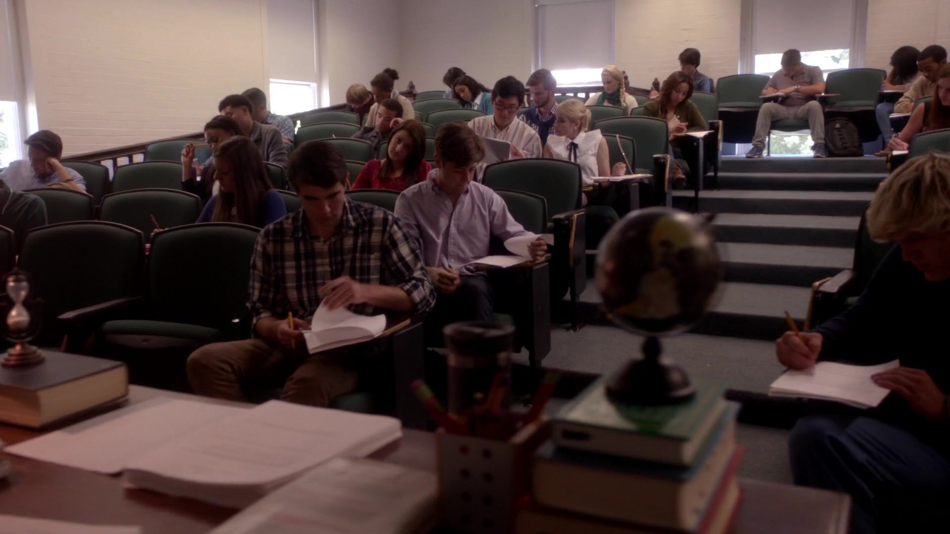 Scream_Queens_2015_S01E05_Pumpkin_Patch_1080p__1905.jpg