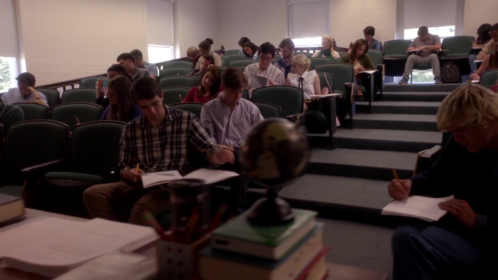 Scream_Queens_2015_S01E05_Pumpkin_Patch_1080p__1906.jpg