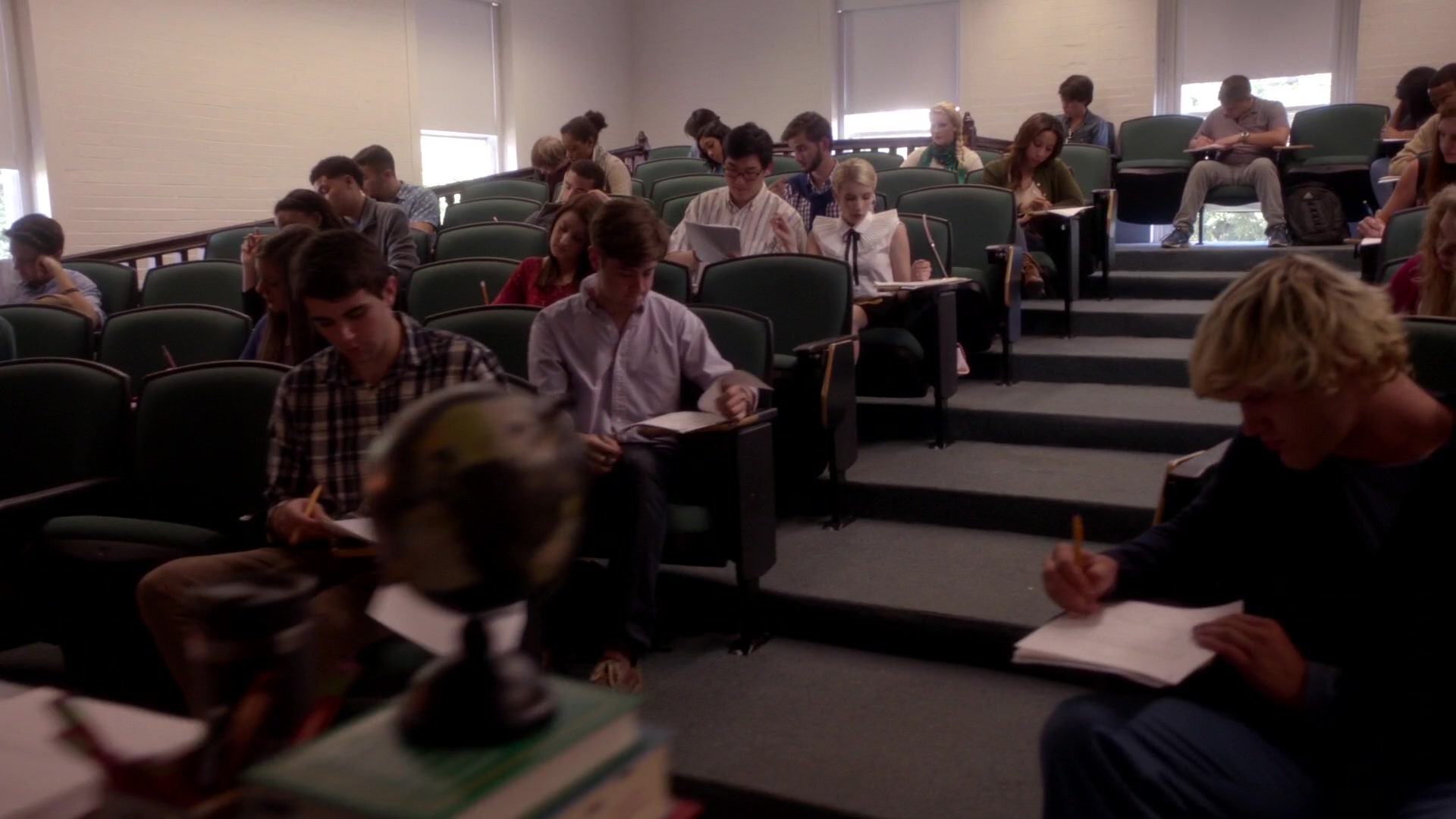 Scream_Queens_2015_S01E05_Pumpkin_Patch_1080p__1907.jpg