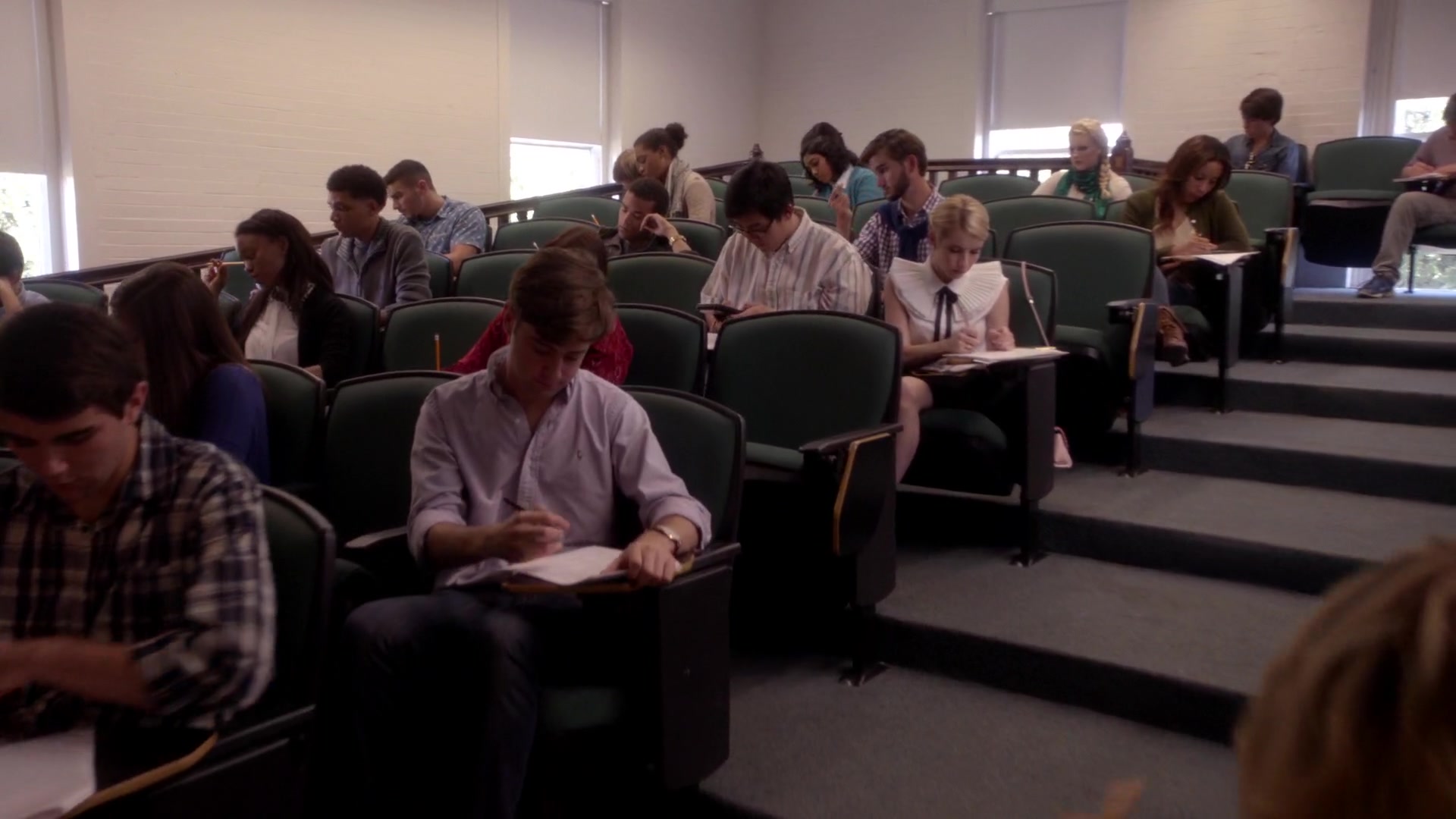 Scream_Queens_2015_S01E05_Pumpkin_Patch_1080p__1911.jpg