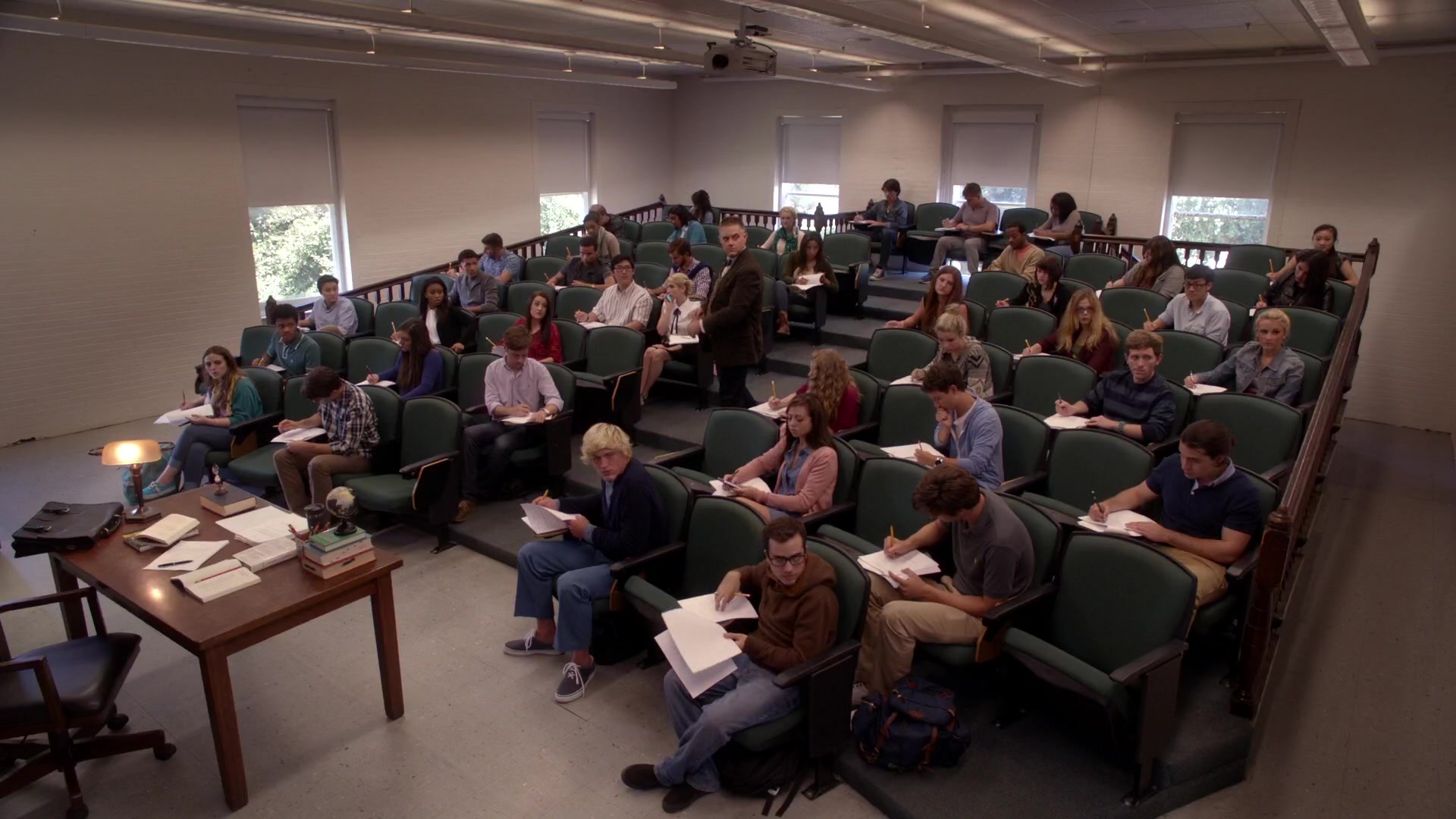Scream_Queens_2015_S01E05_Pumpkin_Patch_1080p__1977.jpg