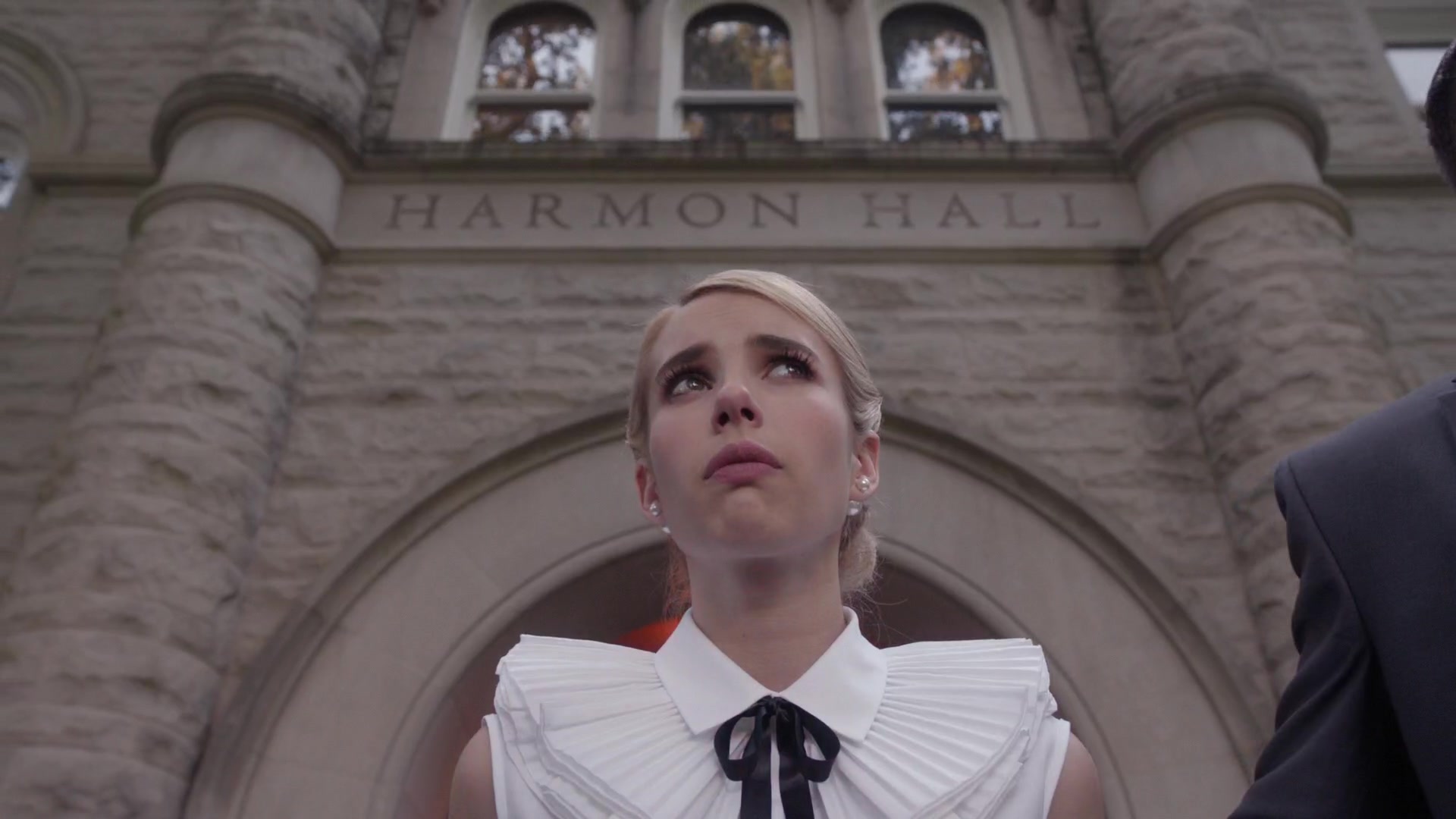Scream_Queens_2015_S01E05_Pumpkin_Patch_1080p__2056.jpg