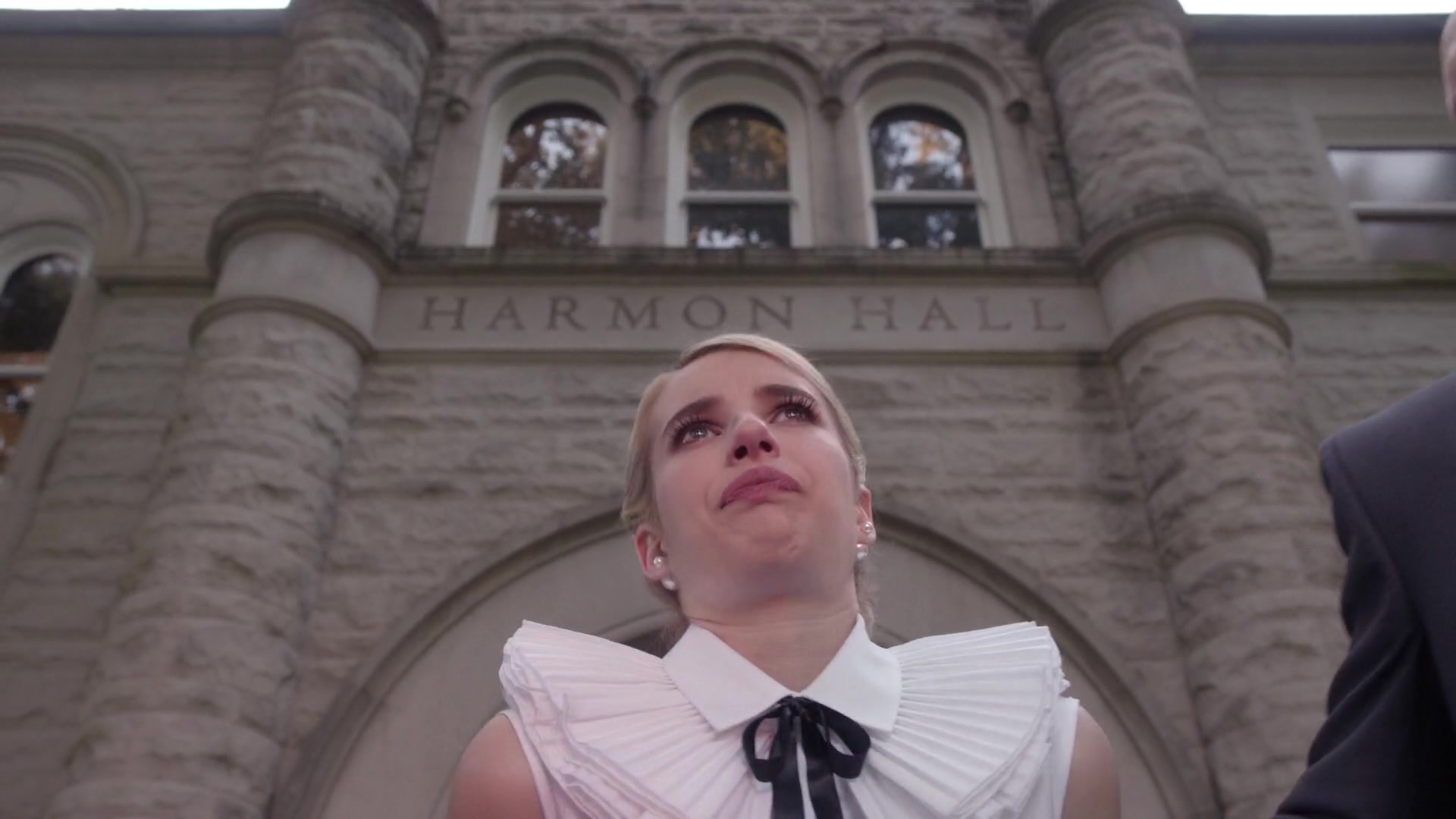 Scream_Queens_2015_S01E05_Pumpkin_Patch_1080p__2059.jpg