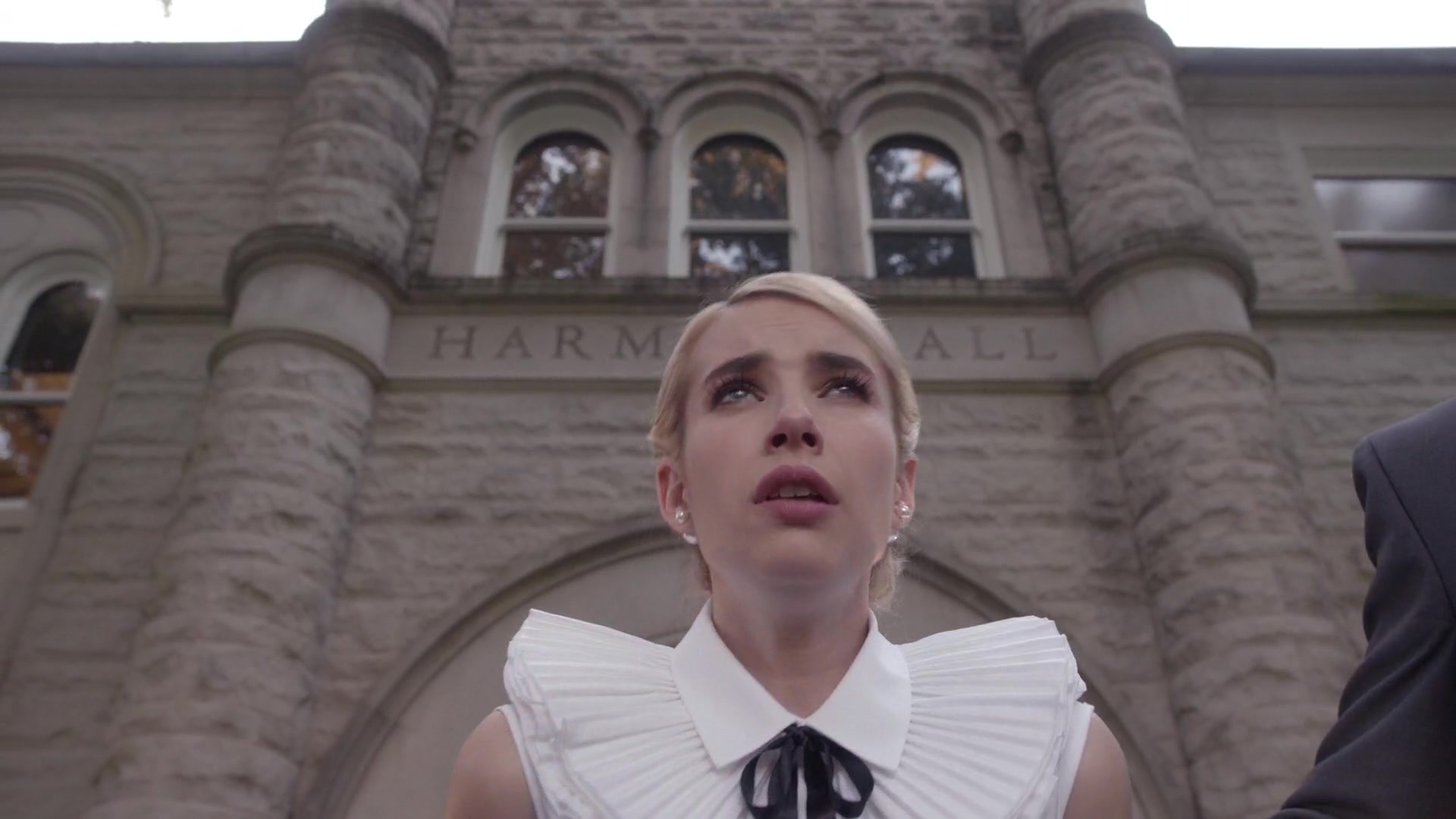 Scream_Queens_2015_S01E05_Pumpkin_Patch_1080p__2060.jpg