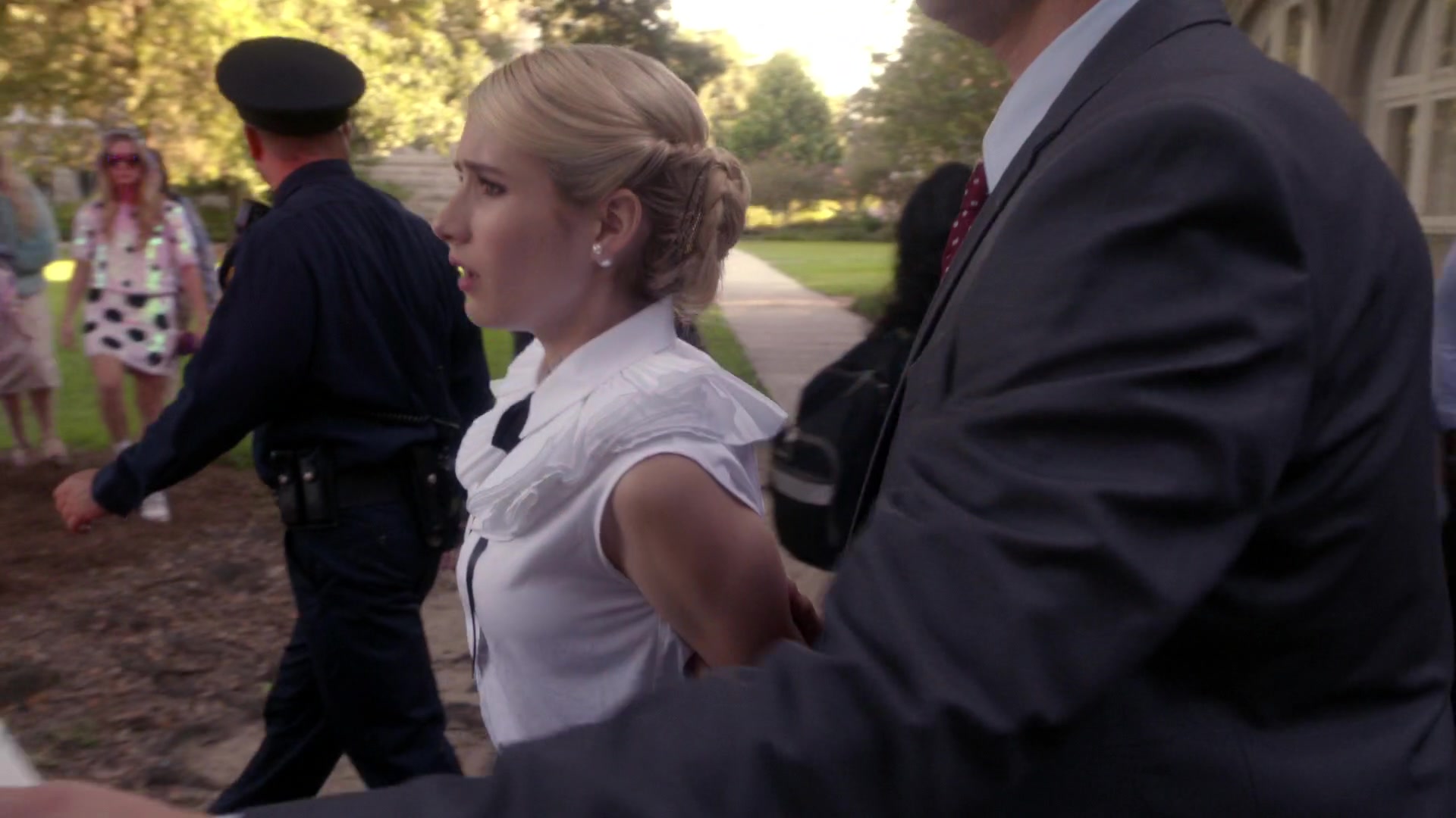 Scream_Queens_2015_S01E05_Pumpkin_Patch_1080p__2064.jpg
