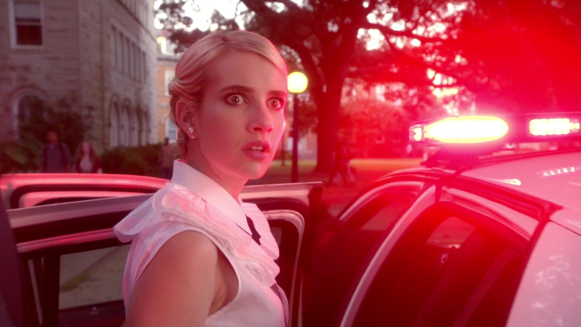 Scream_Queens_2015_S01E05_Pumpkin_Patch_1080p__2073.jpg