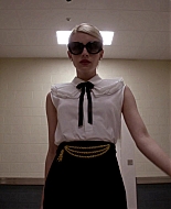 Scream_Queens_2015_S01E05_Pumpkin_Patch_1080p_2984.jpg
