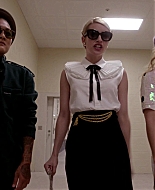 Scream_Queens_2015_S01E05_Pumpkin_Patch_1080p_3024.jpg