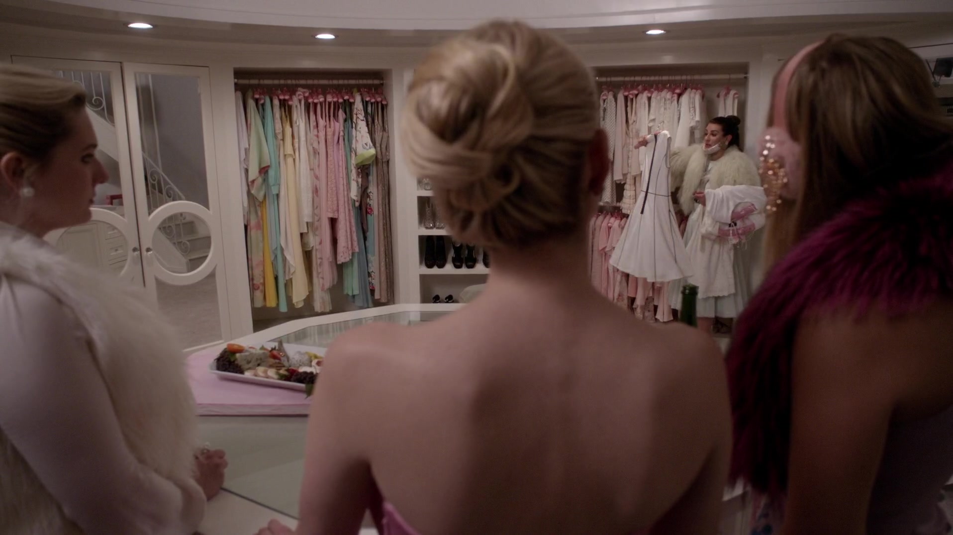Scream_Queens_2015_S01E09_Ghost_Stories_1080p_5687.jpg