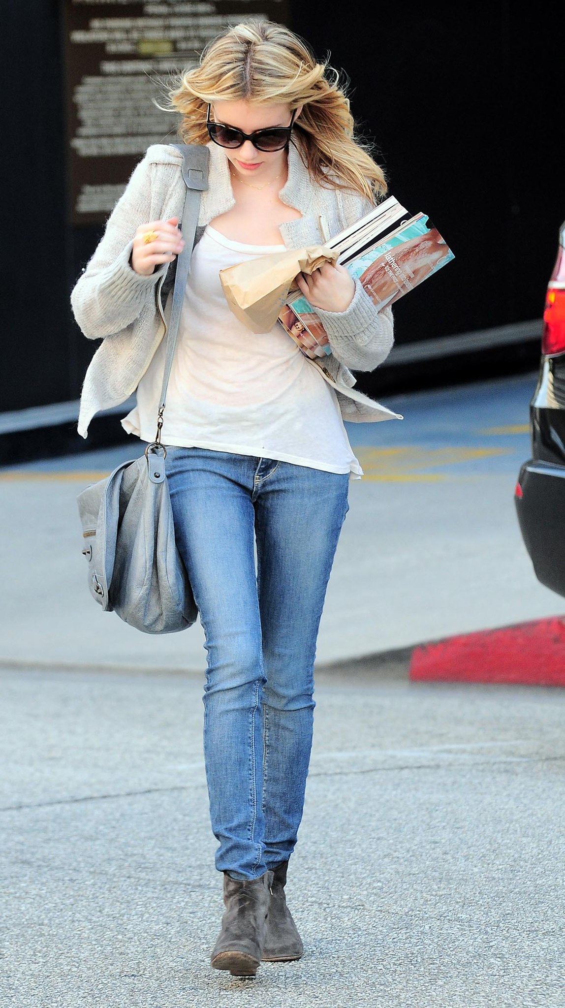 EMMAROBERTS_DOCTORS_APPOINTMENT_THEN_GRABBING_SOME_MAGAZINES_MARCH_282329.jpg EMMAROBERTS_DOCTORS_APPOINTMENT_THEN_GRABBING_SOME_MAGAZINES_MARCH_282329.jpg