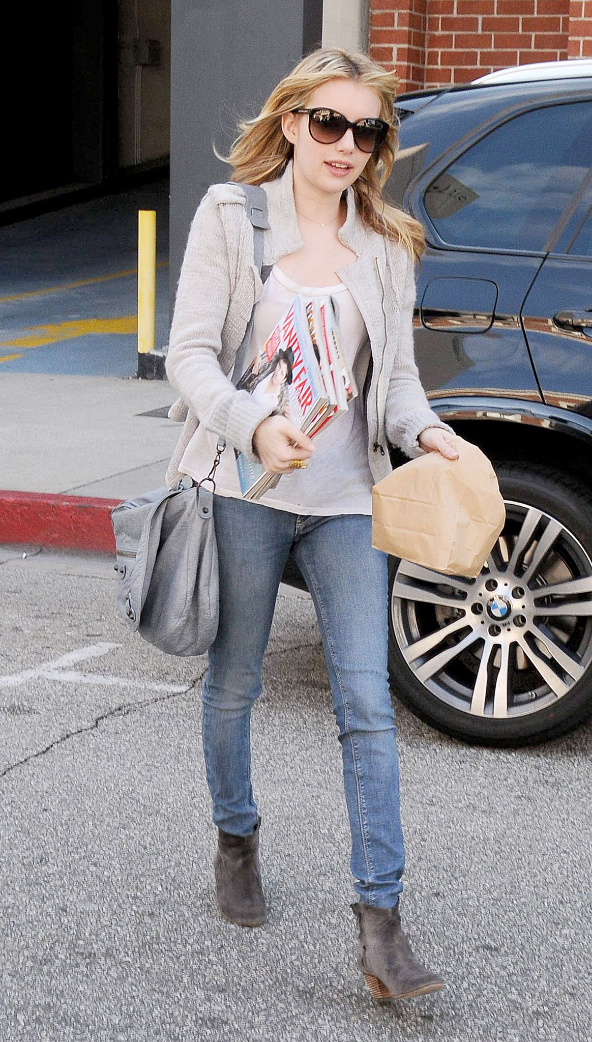 EMMAROBERTS_DOCTORS_APPOINTMENT_THEN_GRABBING_SOME_MAGAZINES_MARCH_284729.jpg EMMAROBERTS_DOCTORS_APPOINTMENT_THEN_GRABBING_SOME_MAGAZINES_MARCH_284729.jpg