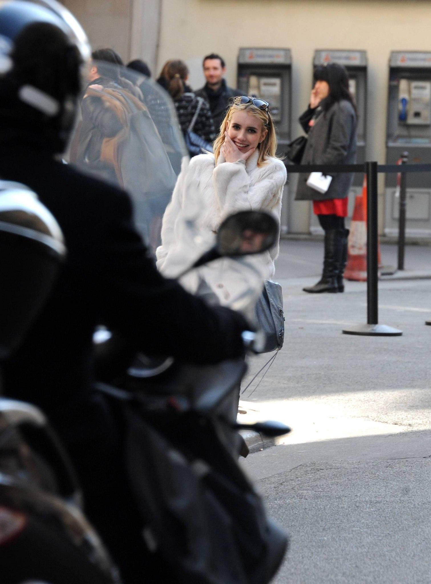 EmmaRoberts_Sightseeing_Paris_Candids_March_2011_281129.jpg