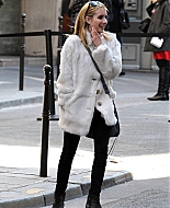 EmmaRoberts_Sightseeing_Paris_Candids_March_2011_282929.jpg