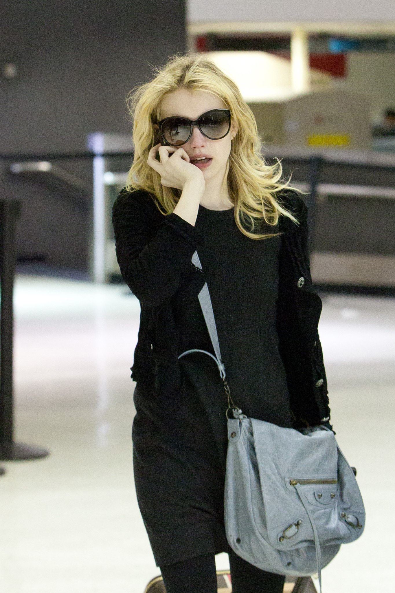 EmmaRoberts_LAX_March_2011_28729.jpg