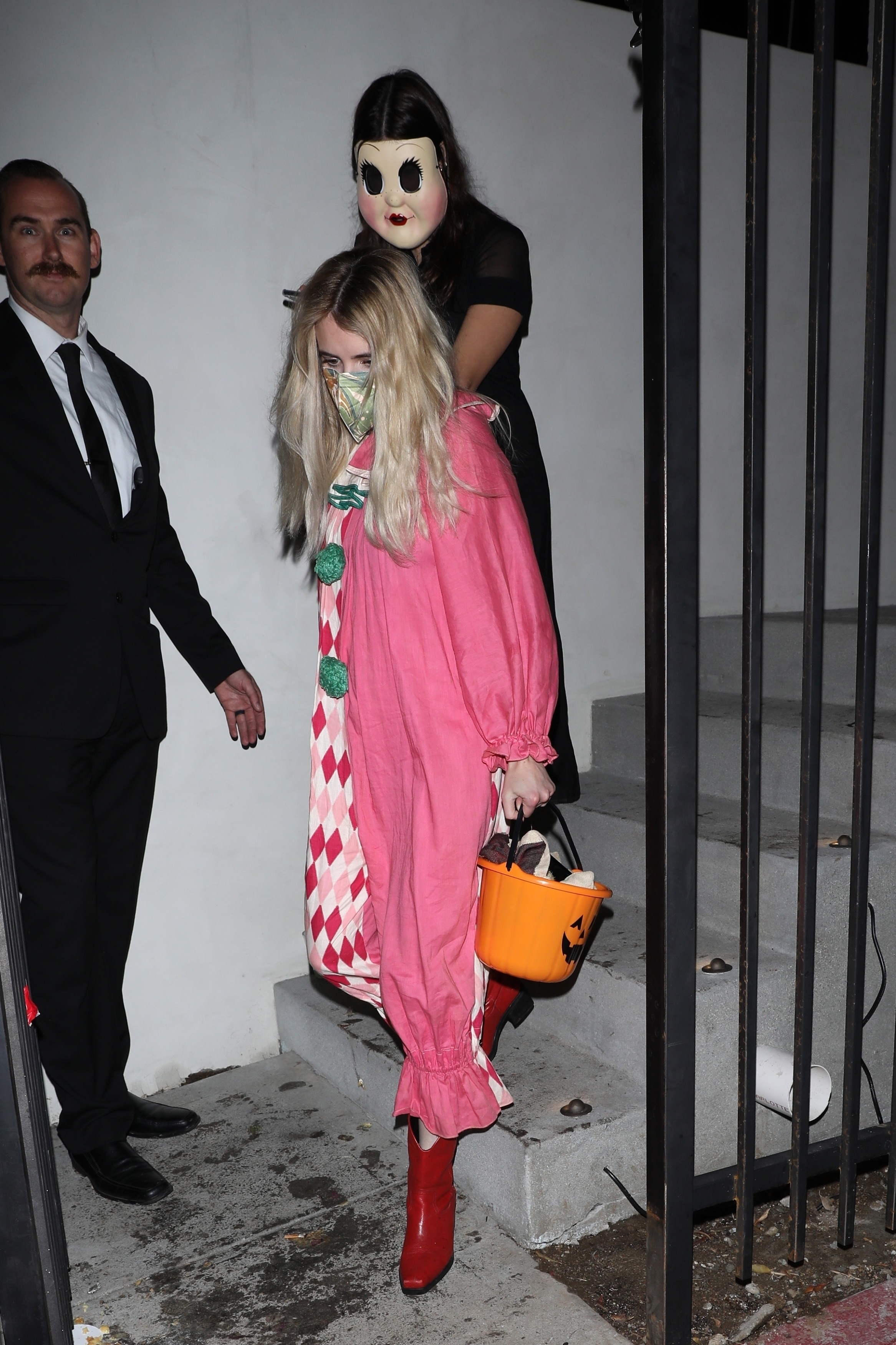 EmmaRoberts_Leaving_HalloweenBash_LosAngeles_October_2021_282229.jpg