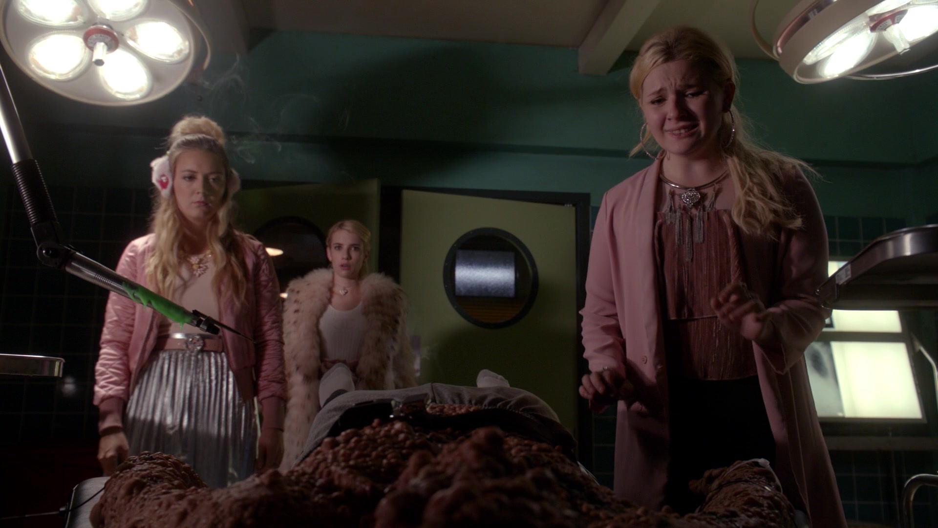 Scream_Queens_2016_S02E02_1080p_6215.jpg