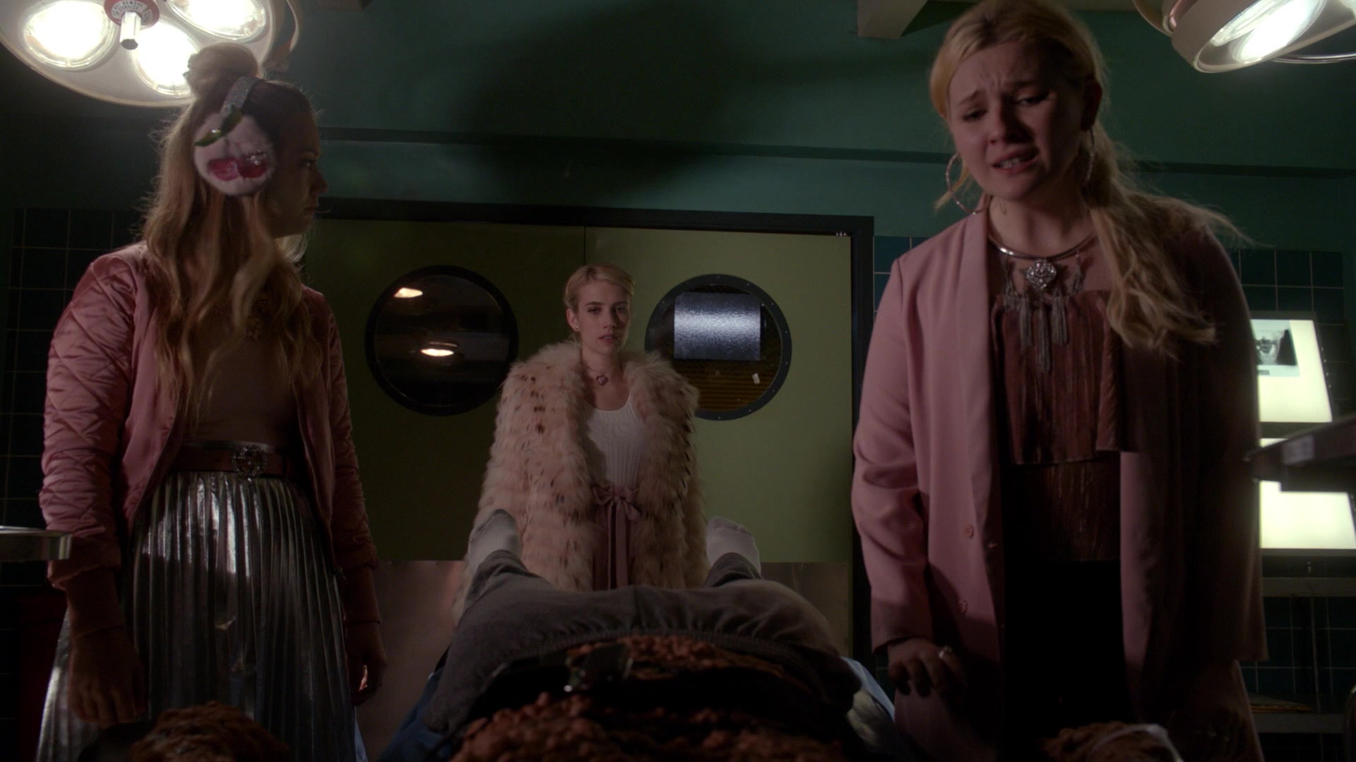 Scream_Queens_2016_S02E02_1080p_6243.jpg