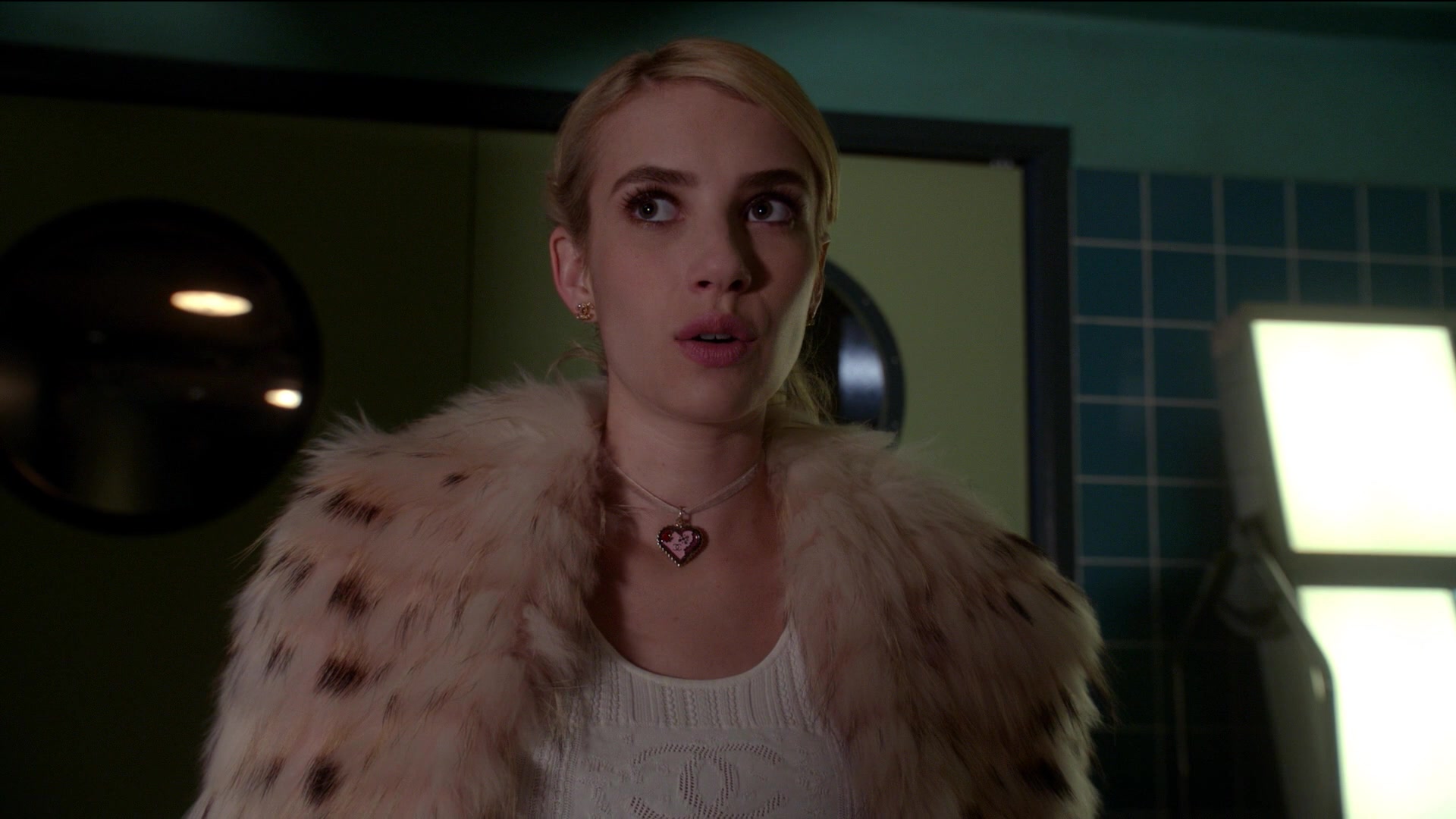 Scream_Queens_2016_S02E03_1080p_0101.jpg