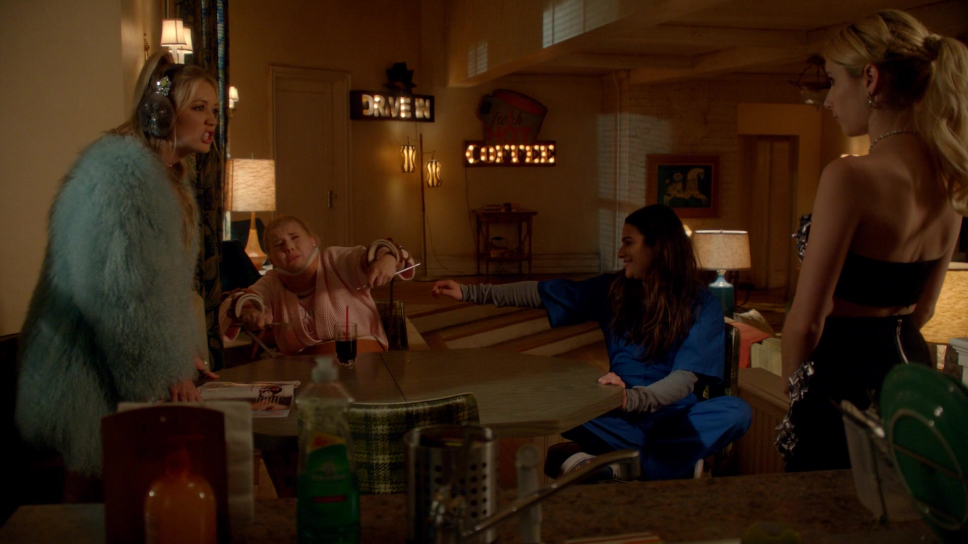 Scream_Queens_2016_S02E05_1080p_3576.jpg Scream_Queens_2016_S02E05_1080p_3576.jpg