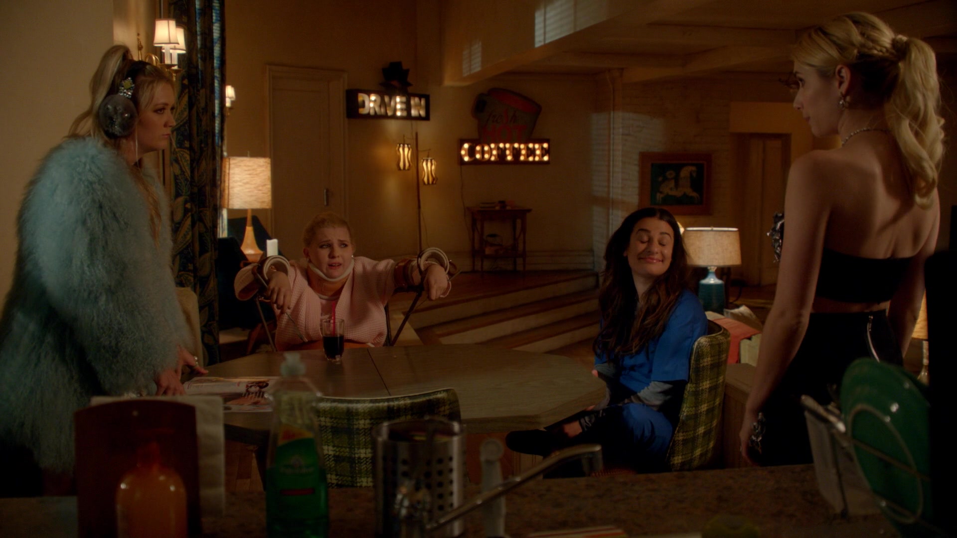 Scream_Queens_2016_S02E05_1080p_3586.jpg Scream_Queens_2016_S02E05_1080p_3586.jpg