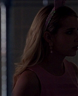 Scream_Queens_2016_S02E09_1080p_2420.jpg