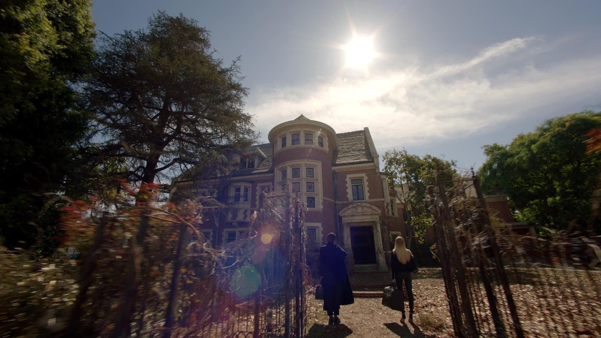 American_Horror_Story_S08E06_Return_To_Murder_House_1080p__0271.jpg