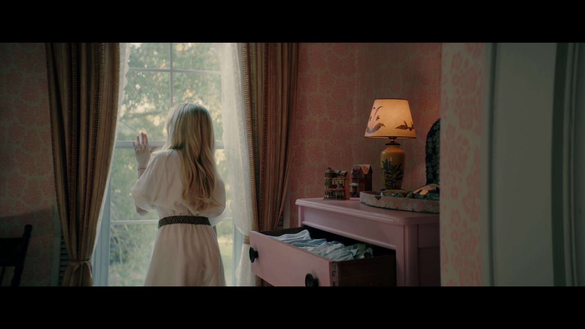 Abandoned_2022_1080p_BluRay__03487.jpg