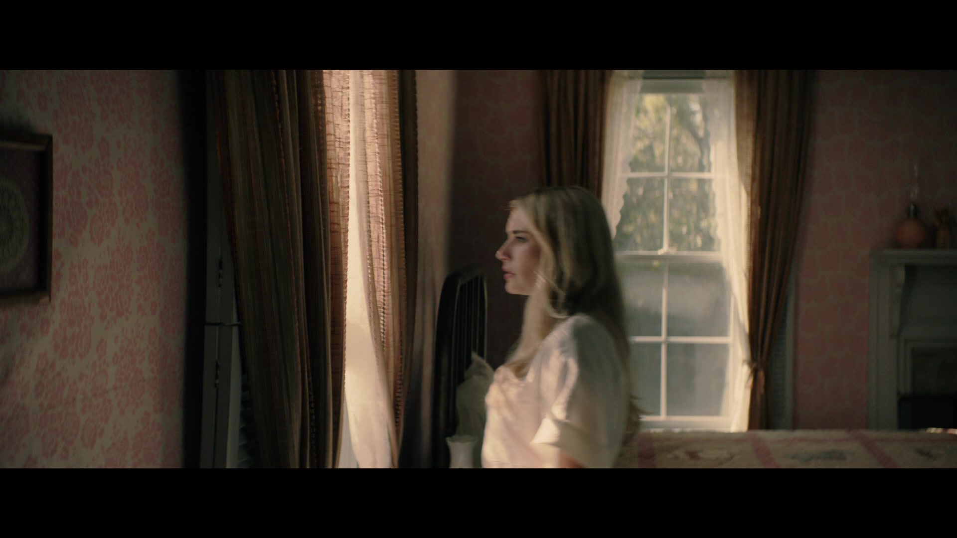 Abandoned_2022_1080p_BluRay__03521.jpg