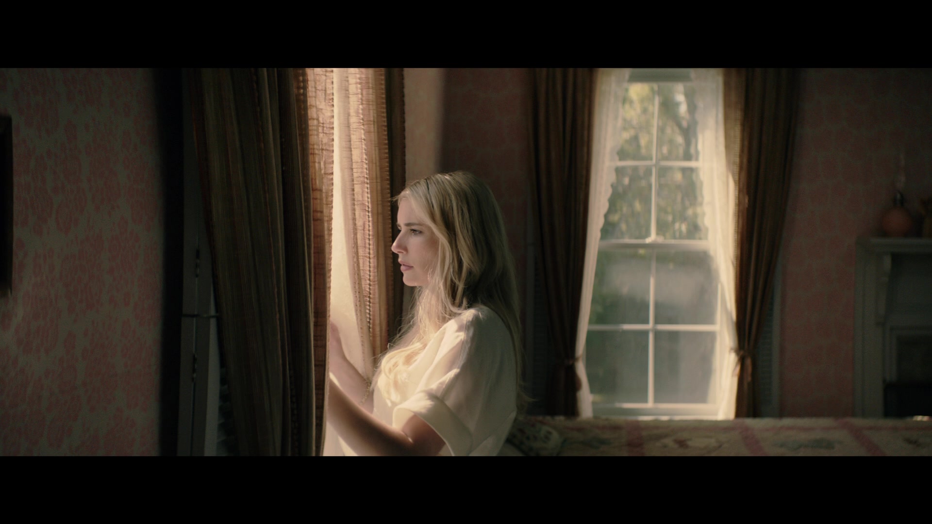 Abandoned_2022_1080p_BluRay__03537.jpg