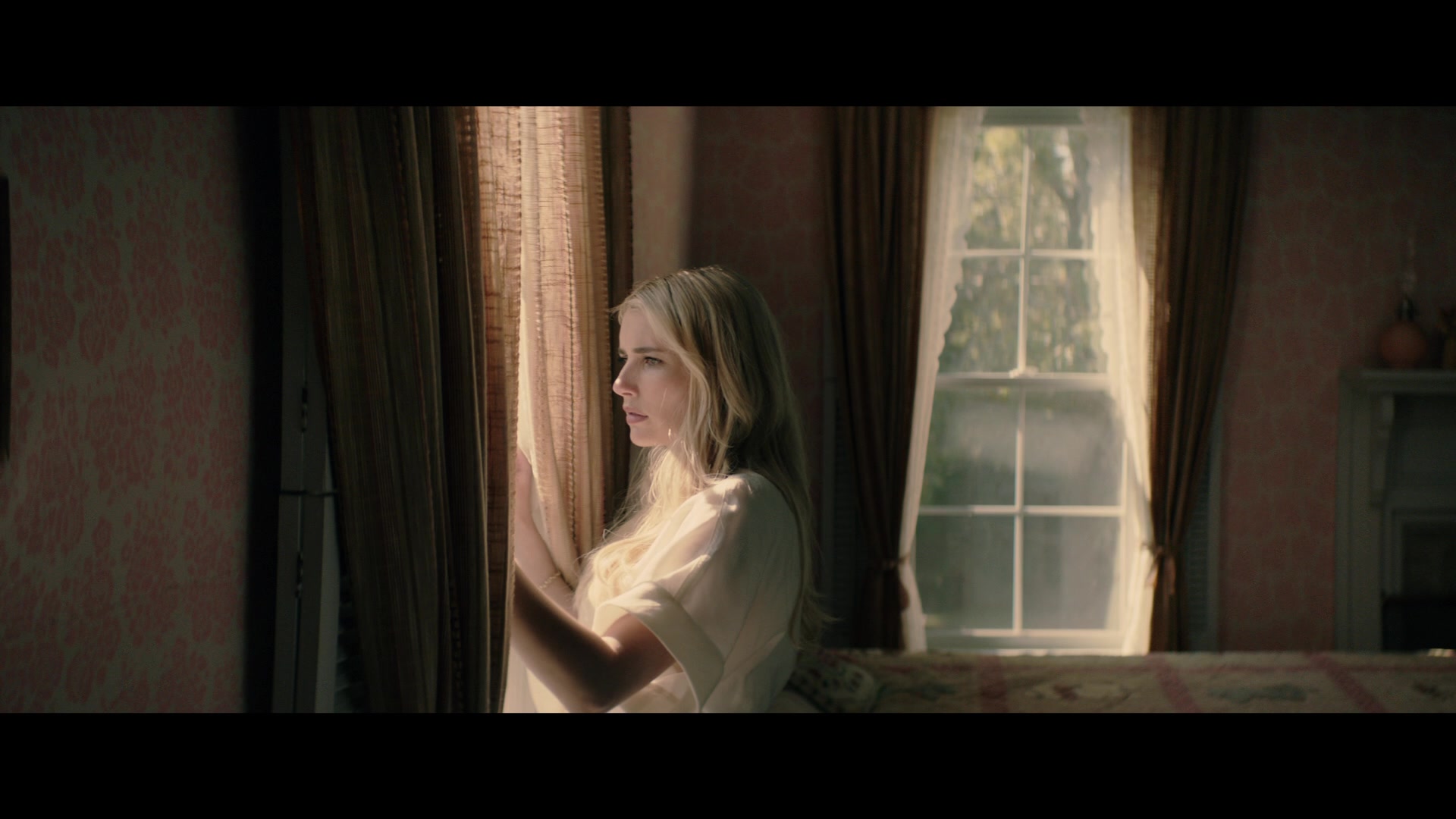 Abandoned_2022_1080p_BluRay__03538.jpg