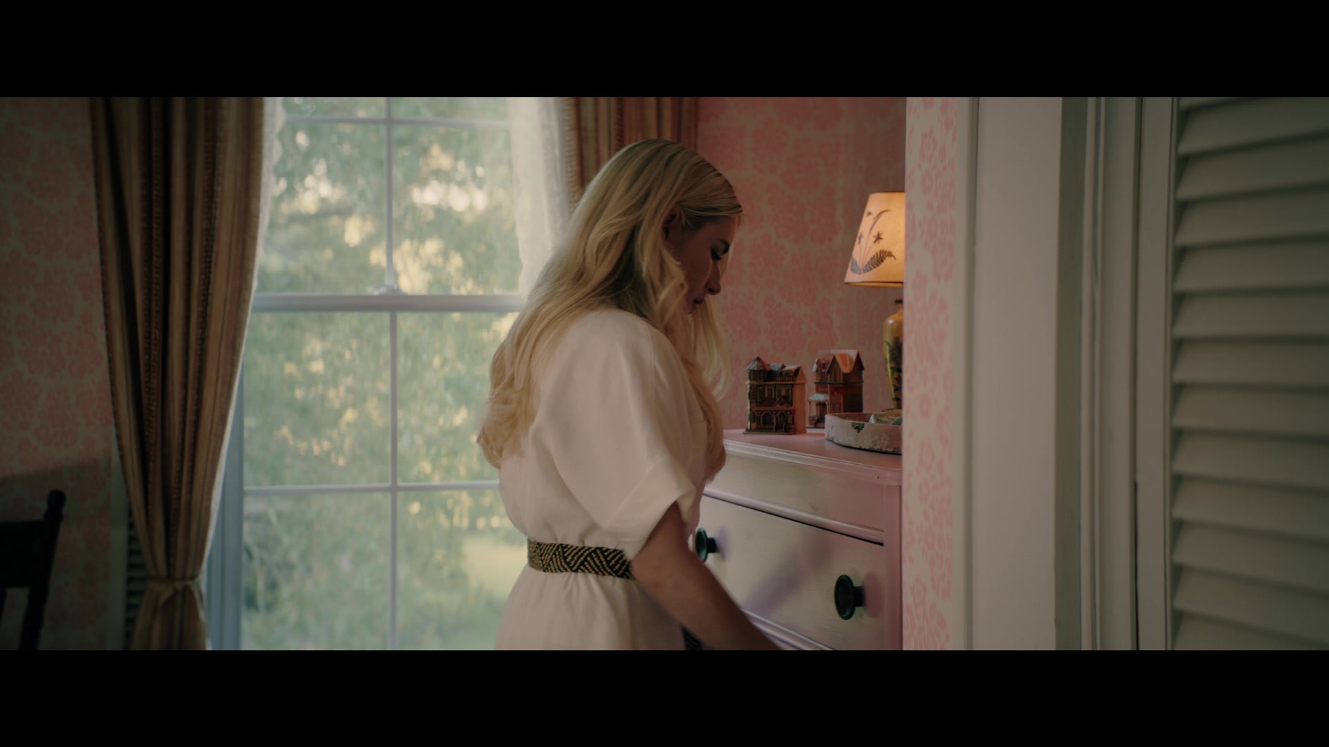 Abandoned_2022_1080p_BluRay__03671.jpg