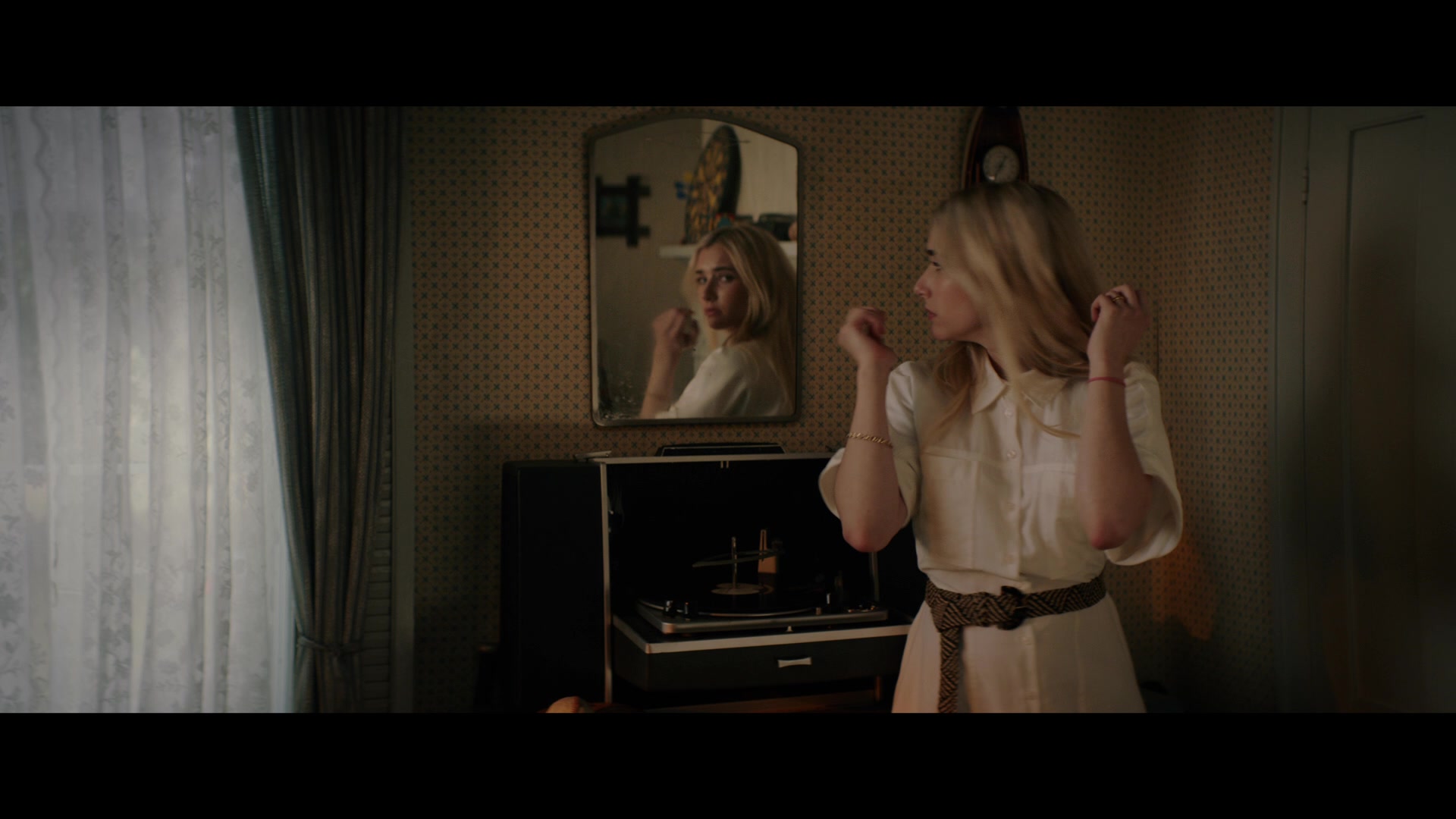 Abandoned_2022_1080p_BluRay__04097.jpg