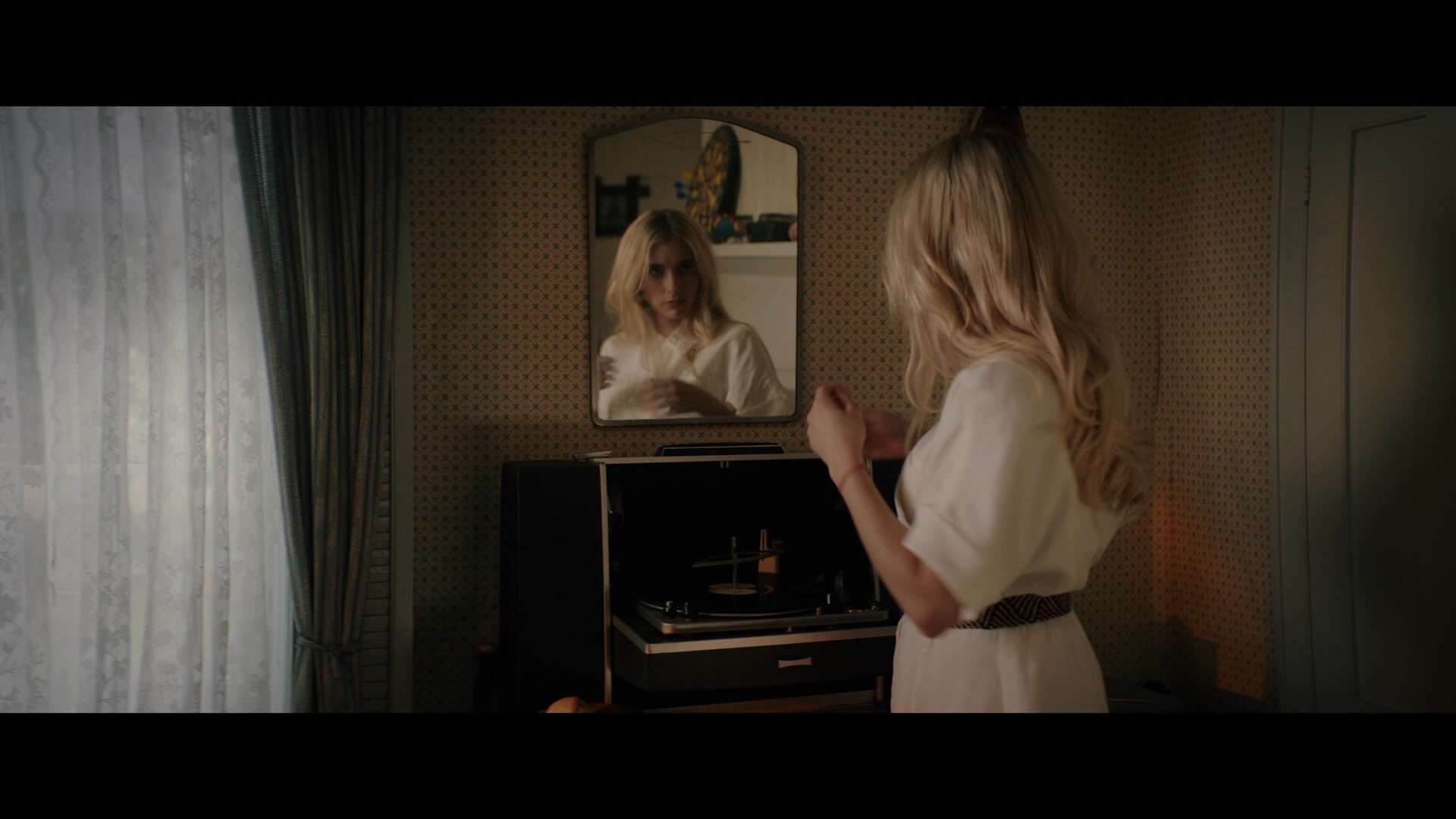 Abandoned_2022_1080p_BluRay__04099.jpg