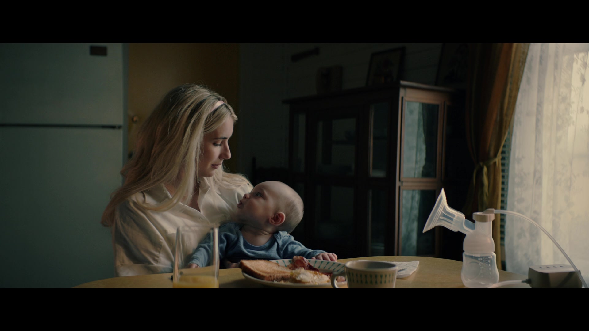 Abandoned_2022_1080p_BluRay__05068.jpg