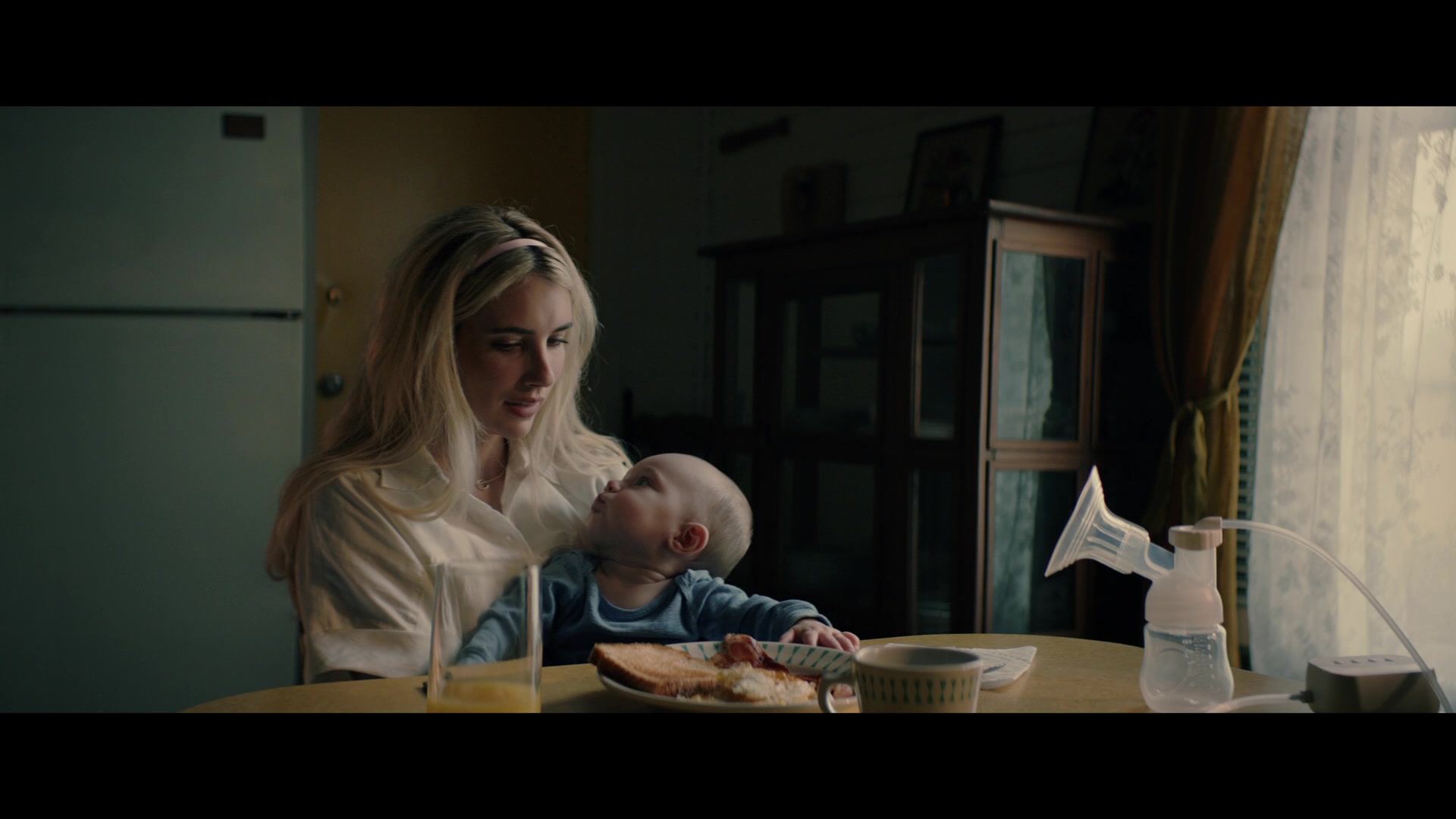 Abandoned_2022_1080p_BluRay__05080.jpg