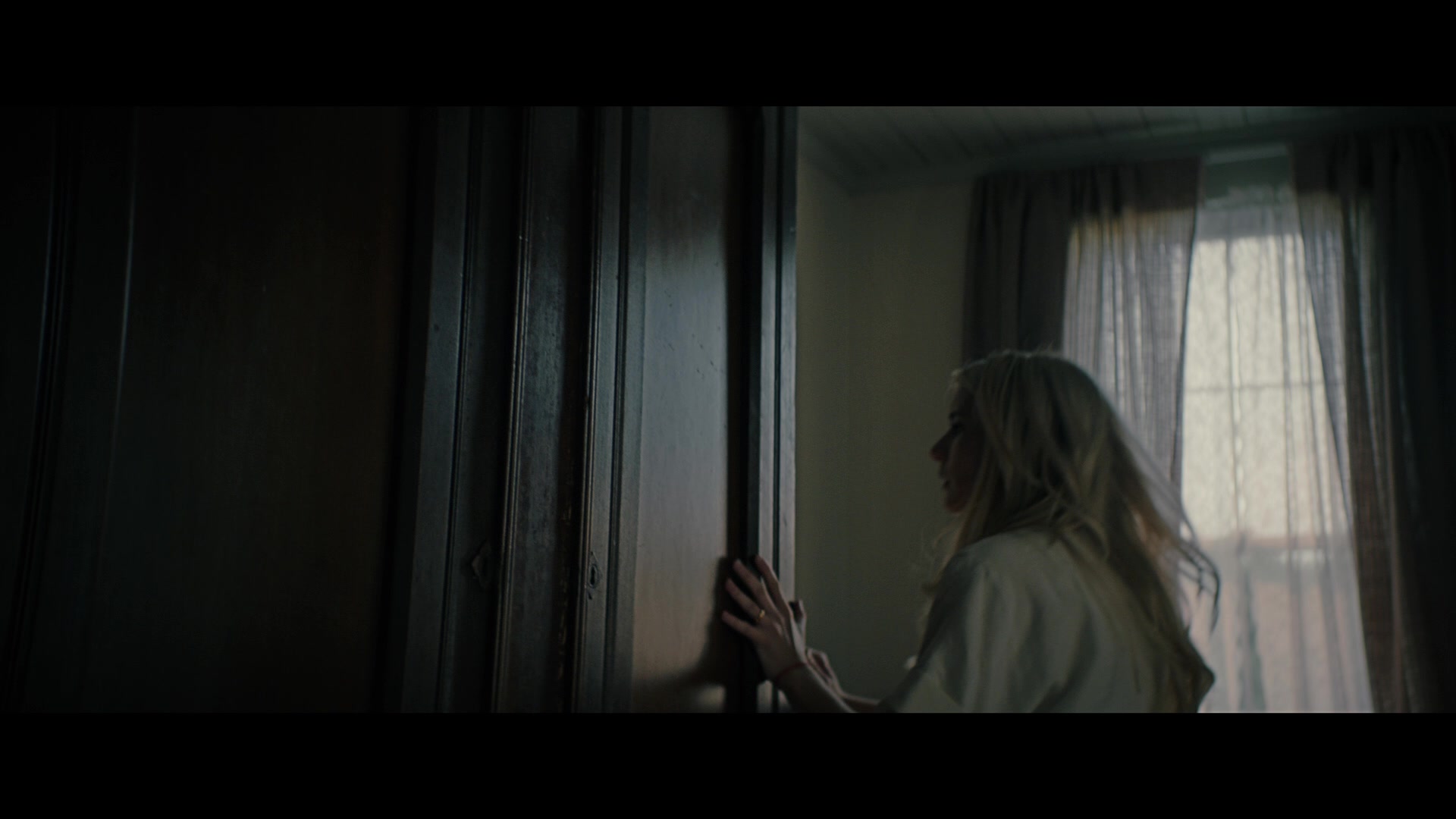 Abandoned_2022_1080p_BluRay__05505.jpg