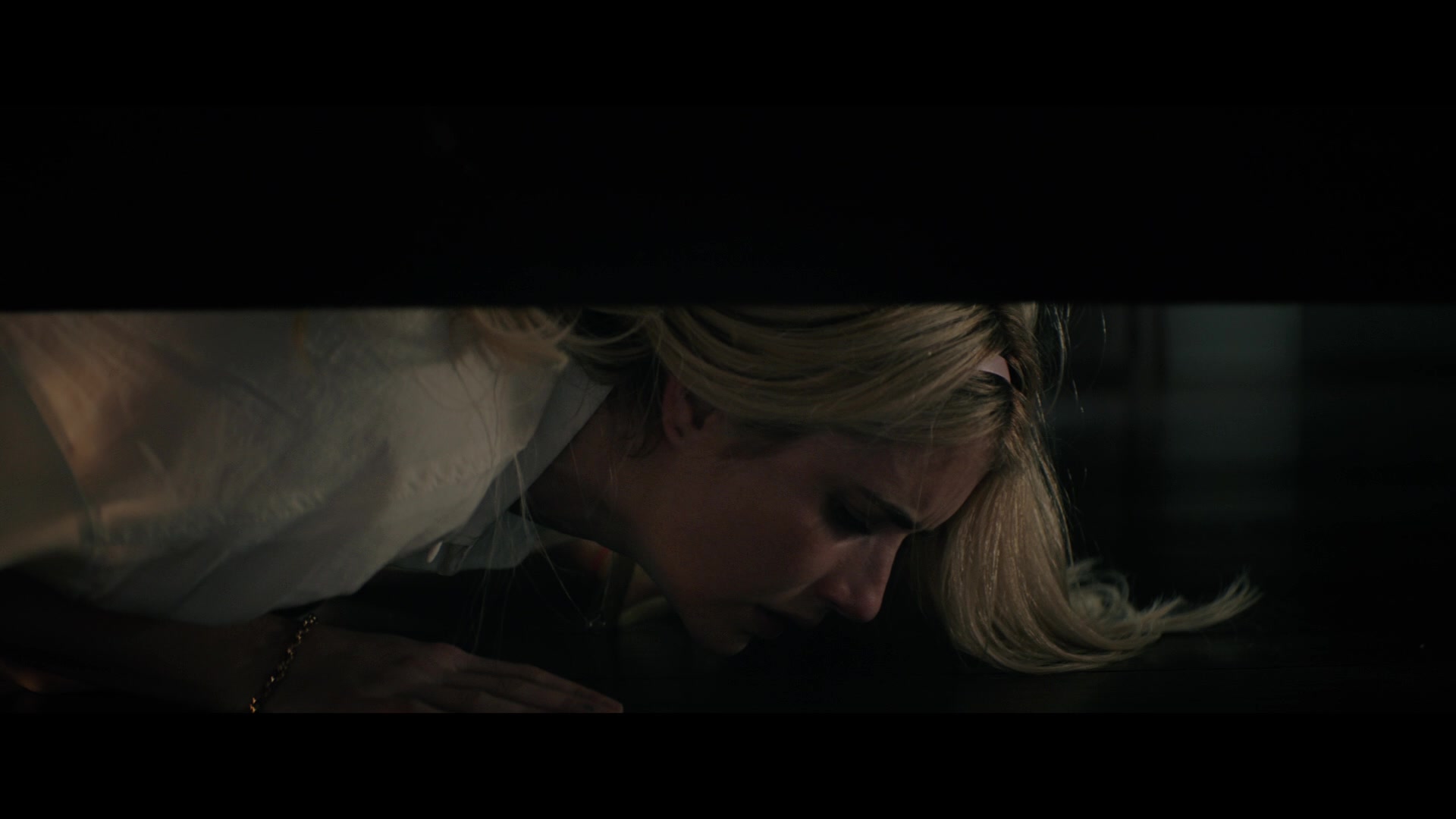 Abandoned_2022_1080p_BluRay__05660.jpg