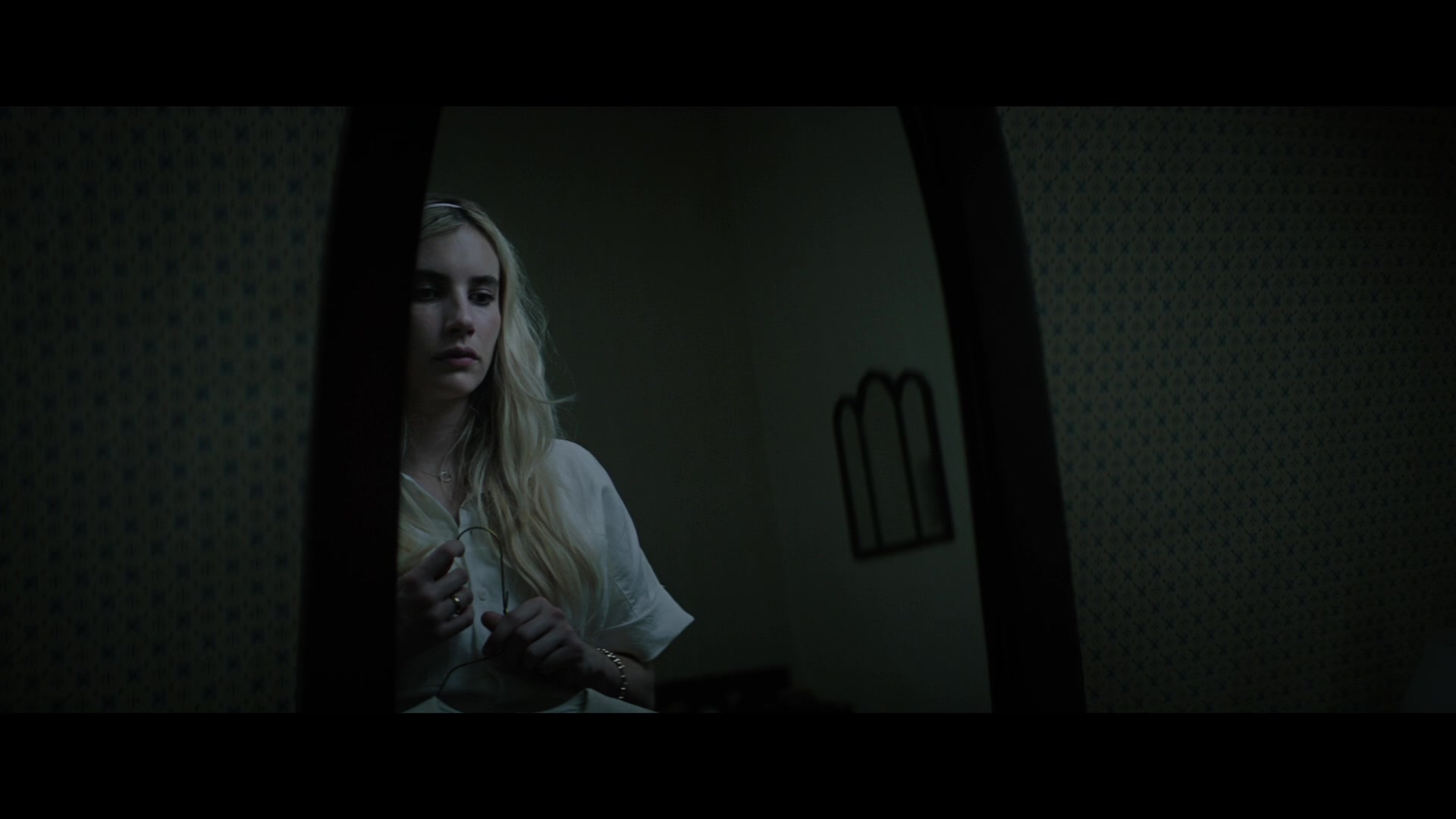 Abandoned_2022_1080p_BluRay__06200.jpg