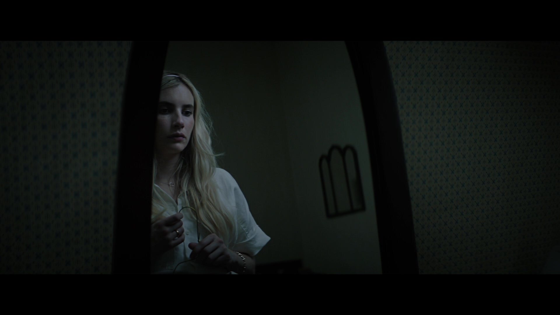 Abandoned_2022_1080p_BluRay__06201.jpg