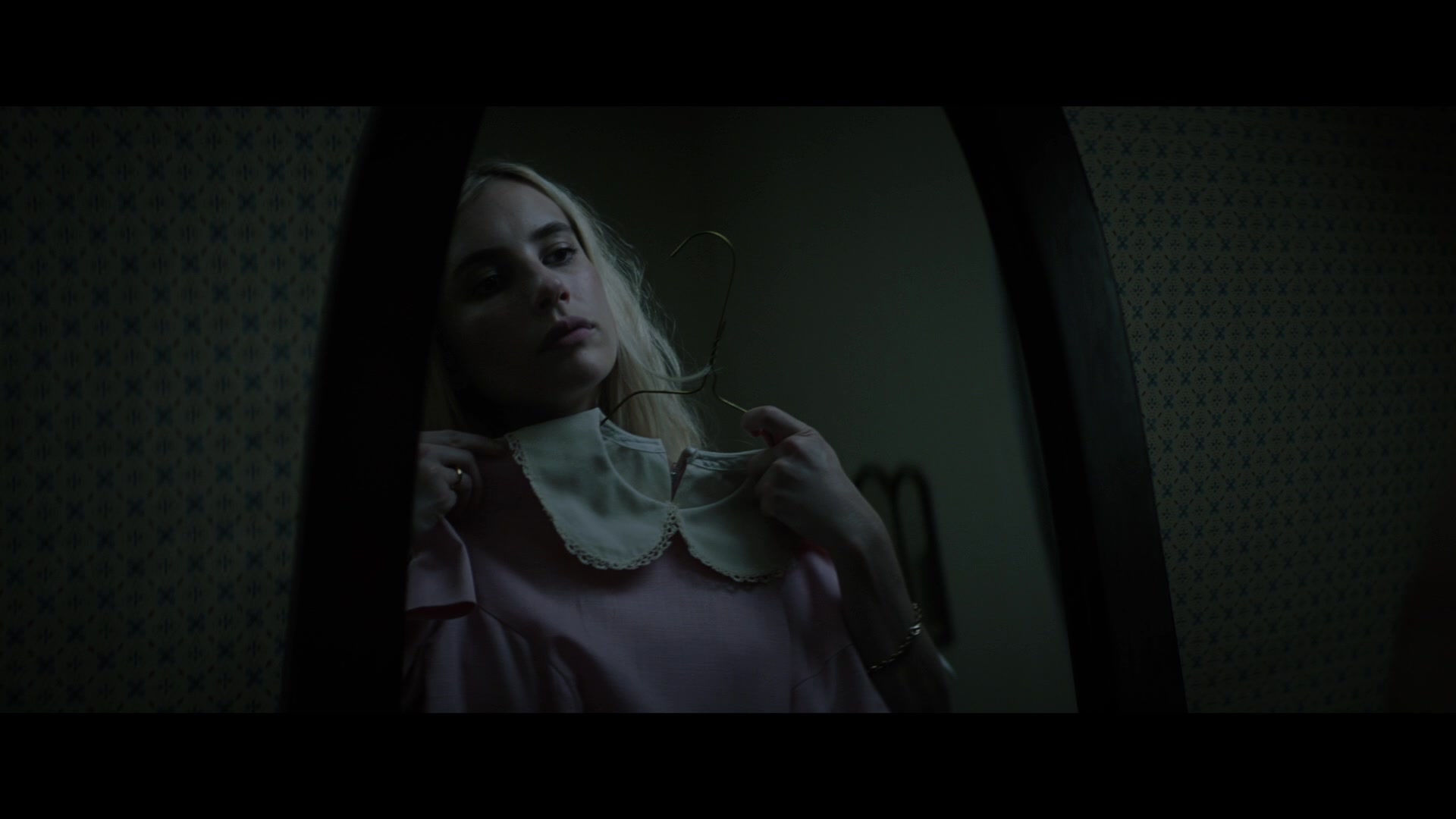 Abandoned_2022_1080p_BluRay__06213.jpg