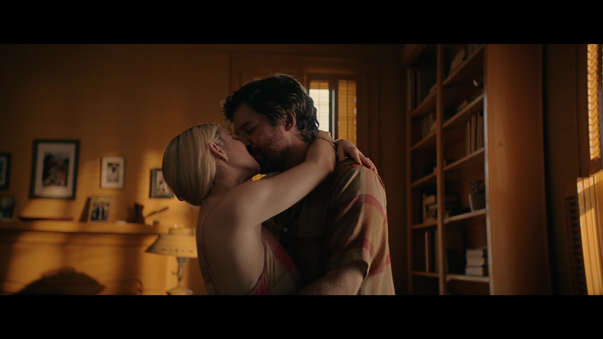 Abandoned_2022_1080p_BluRay__13990.jpg