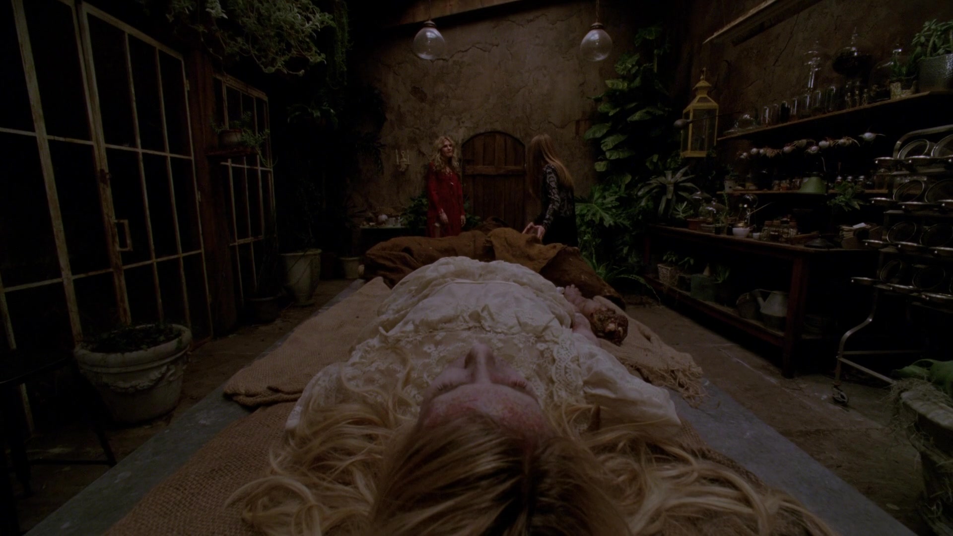 American_Horror_Story_S03E06_1080p_Bluray__4052.jpg