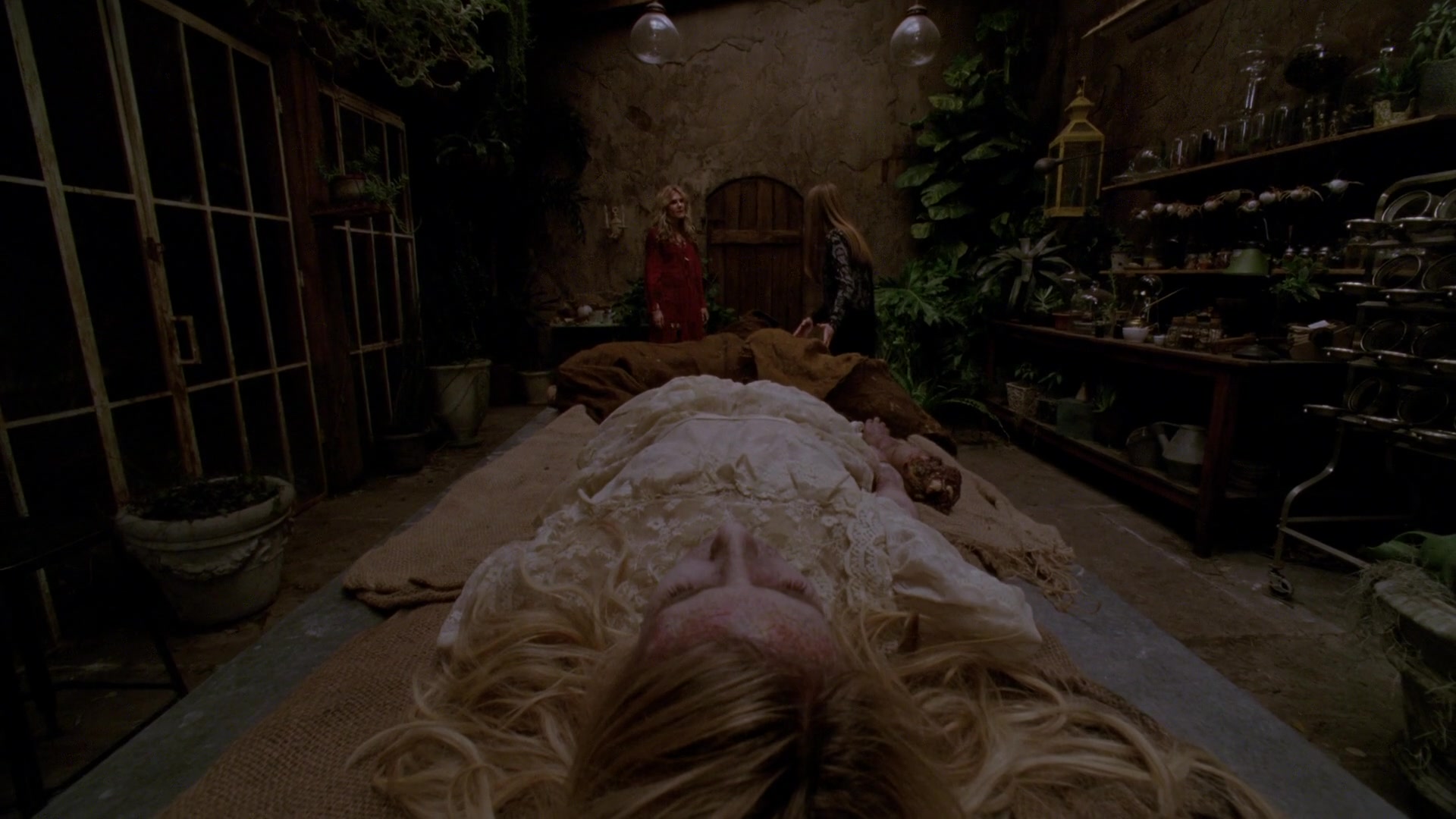 American_Horror_Story_S03E06_1080p_Bluray__4053.jpg