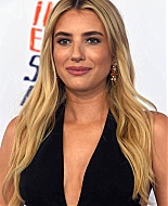 FilmIndependentSpiritAwards_RedCarpet_Feb24_Alamy_281929.jpg