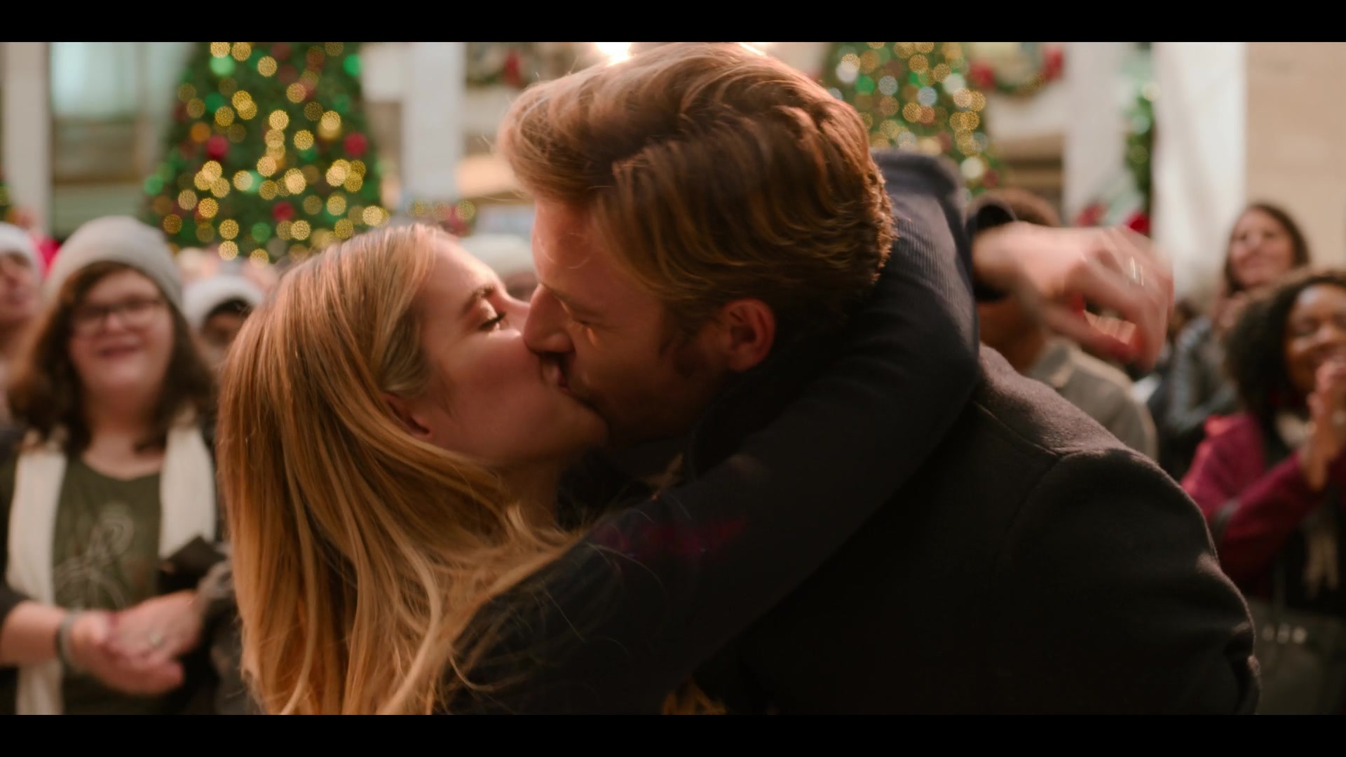 Holidate_2020_1080p__13825.jpg
