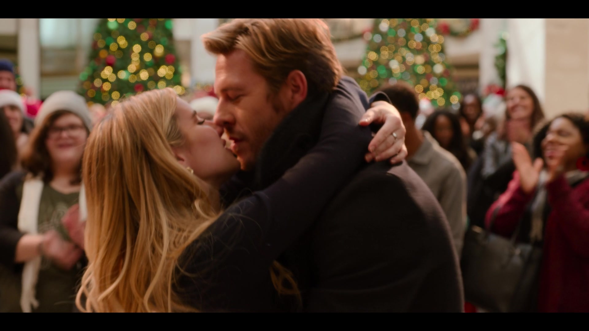 Holidate_2020_1080p__13833.jpg