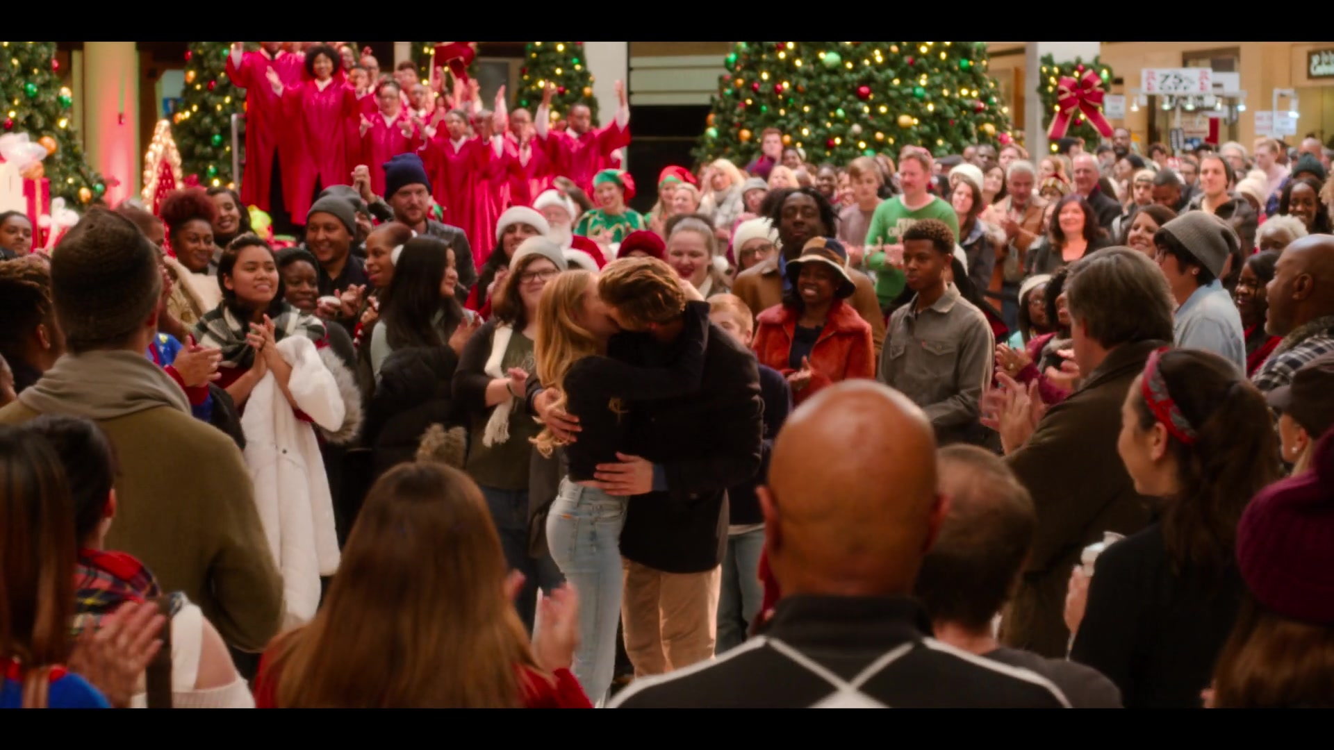 Holidate_2020_1080p__13842.jpg