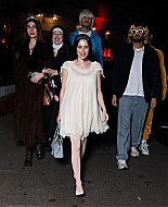 Arriving_VasJMroganMB_HalloweenParty_IHER_28129.jpg